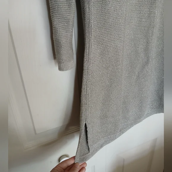 WHITE HOUSE BLACK MARKET Sage Silver Longsleeve Top, Size Medium (M) - Picture 6 of 9